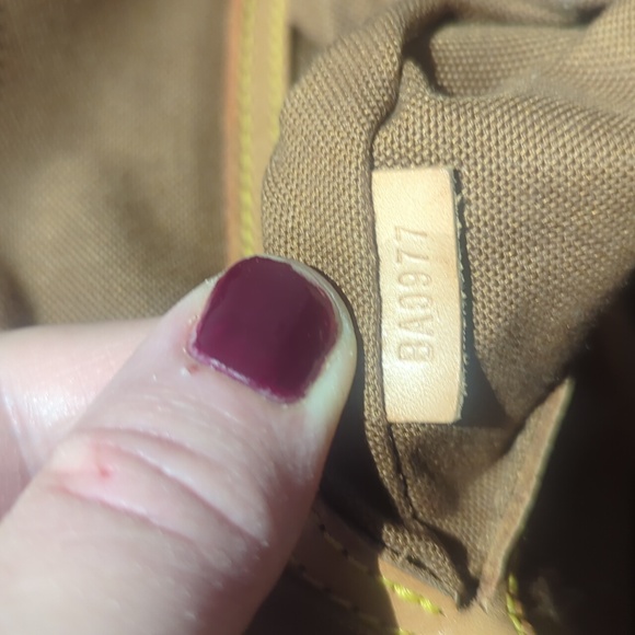 Louis Vuitton Alma - Picture 12 of 17